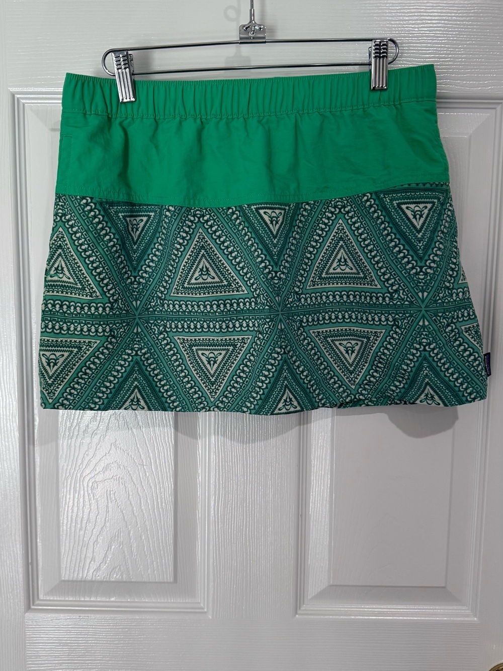 Patagonia Green Patterned Mini Skirt with Elastic Waist